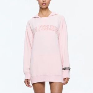 ALICE & OLIVIA ATHENA OVERSIZED HOODIE
COLOR Rosy Pink SIZE M
